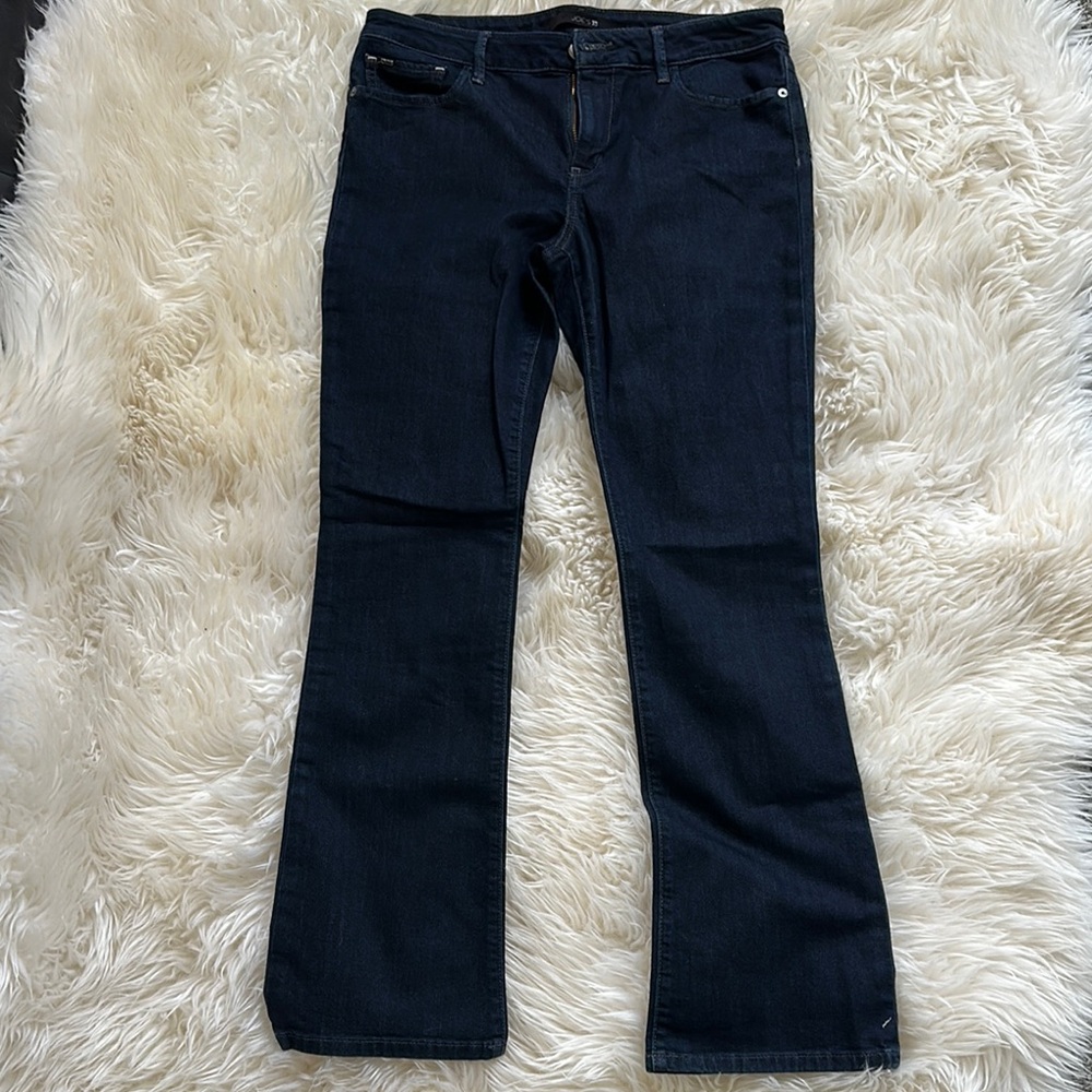 Women’s dark denim Joe’s Jeans with flare at the bottom. Size W 29.